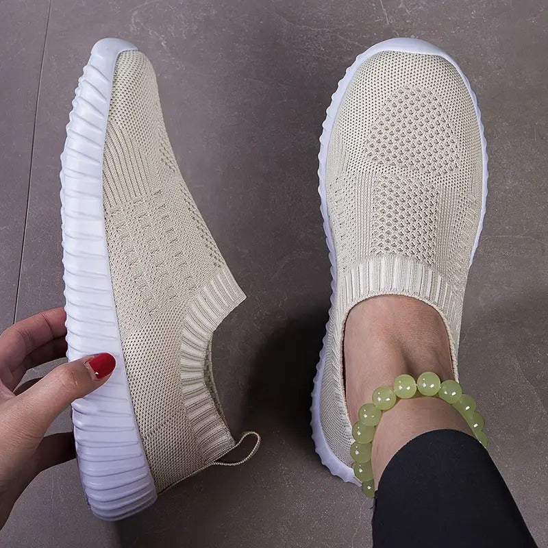 Round Toe Textured Ridged Sole Slip On Shoes