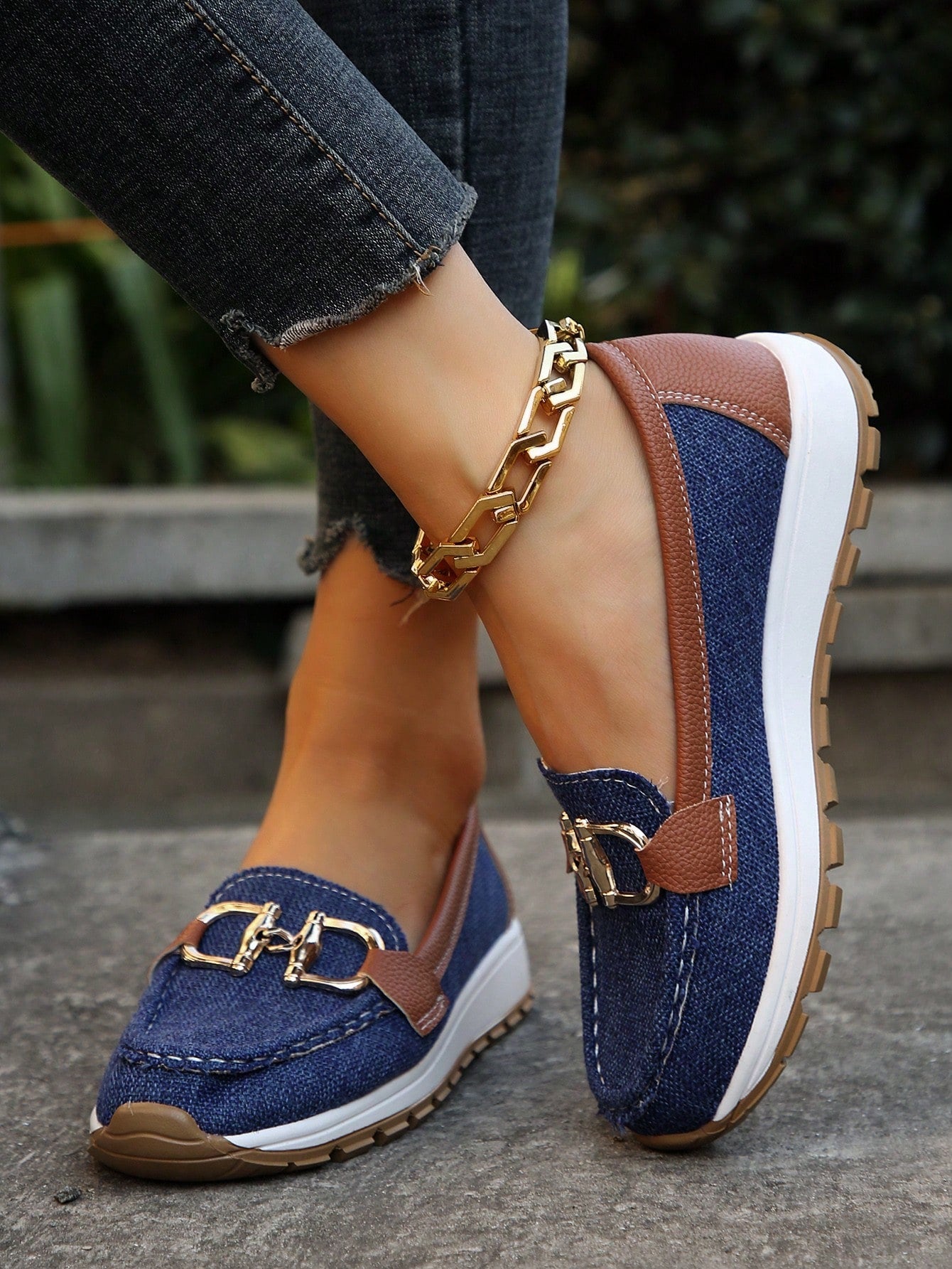 Chain Detail Round Toe Lug Sole Loafers