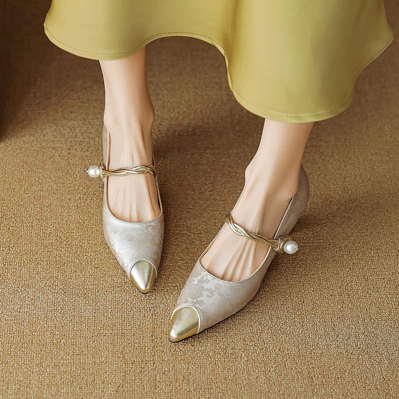 Slingback Twisted Strap Pointed Cap Toe Heels