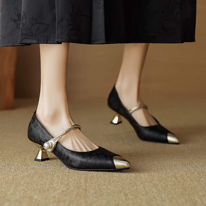 Slingback Twisted Strap Pointed Cap Toe Heels