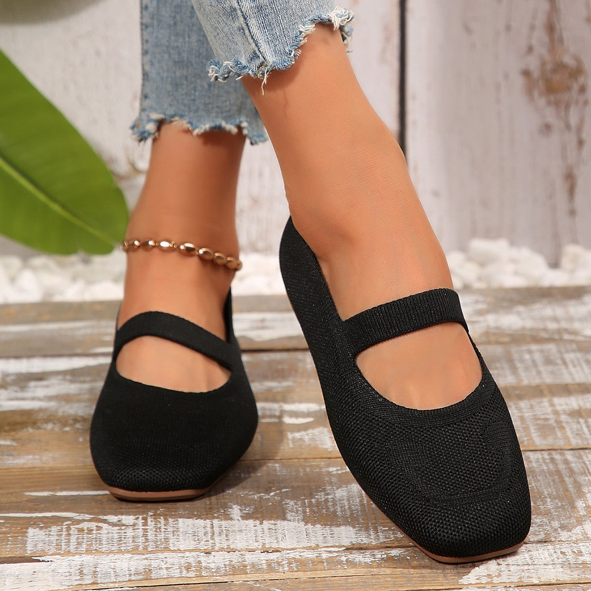 Square Flat Strapped Low Closed Solid Shoes
