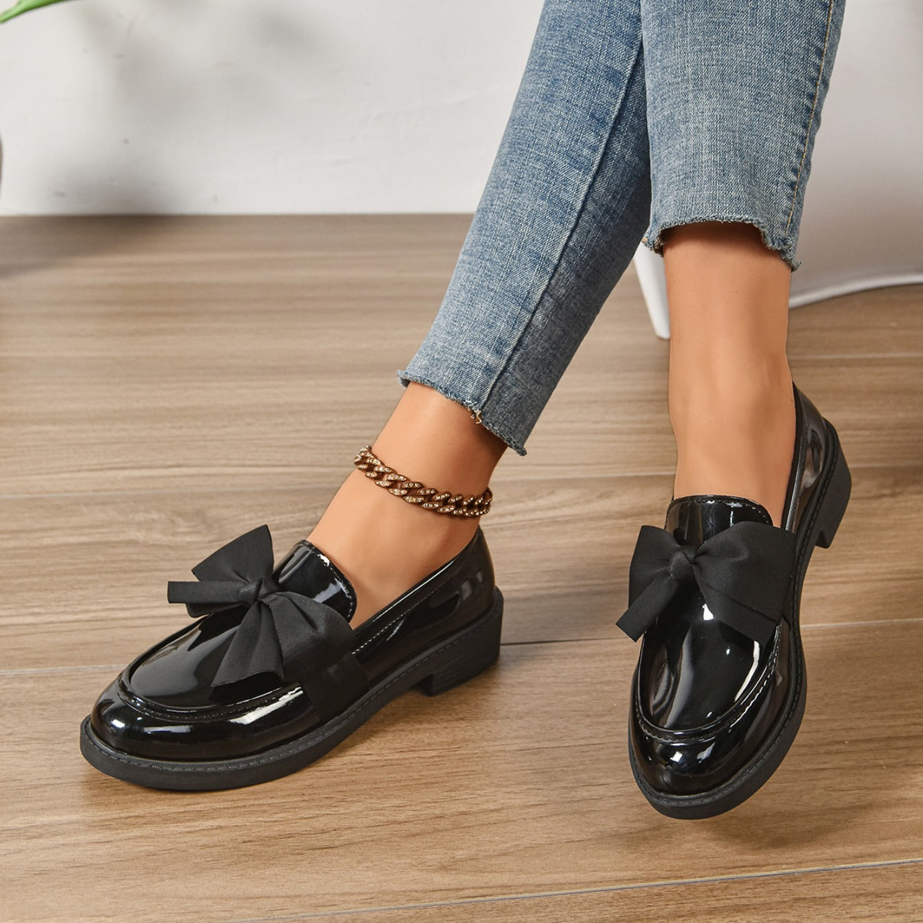 Round Toe Knot Detail Slip On Block Heel Loafers