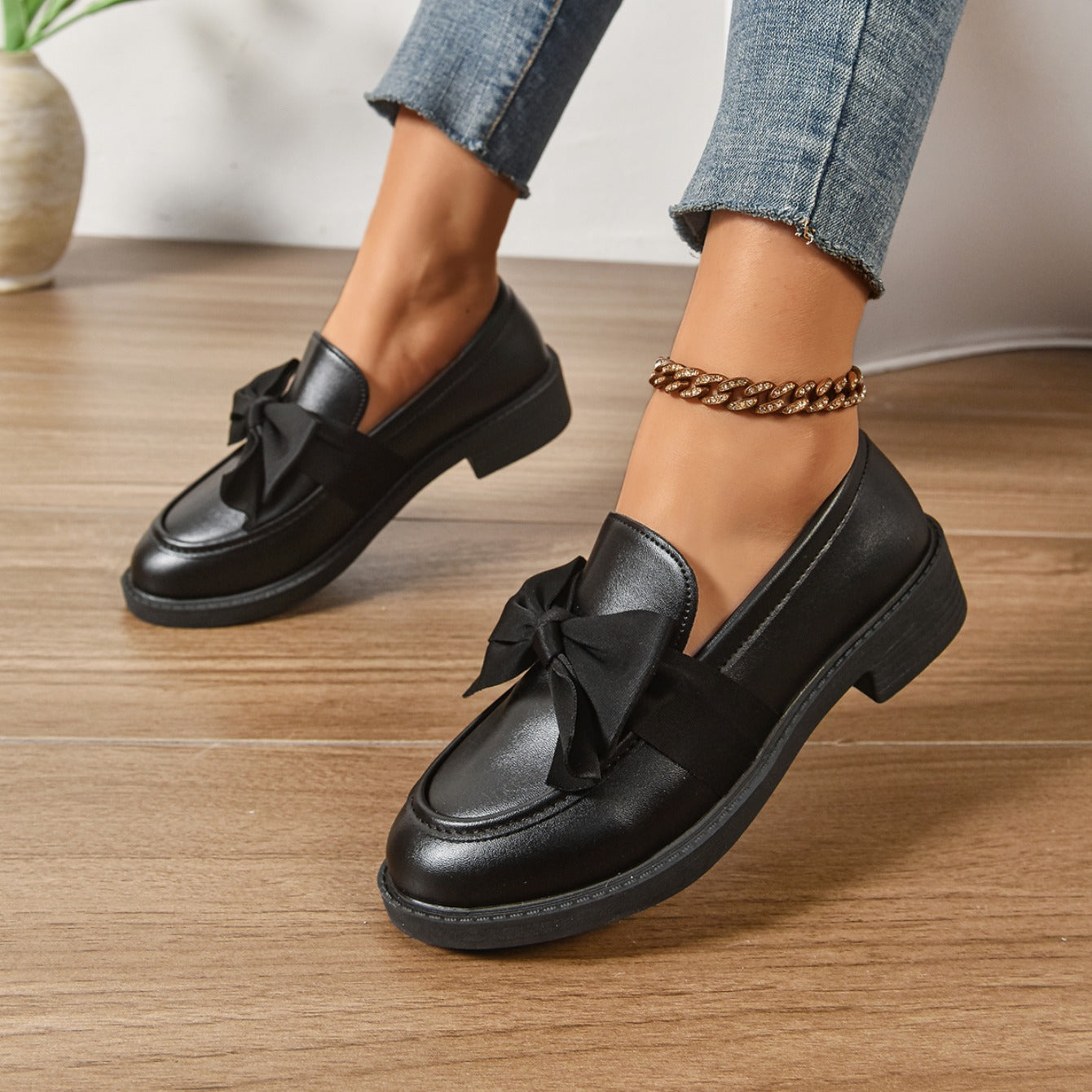 Round Toe Knot Detail Slip On Block Heel Loafers