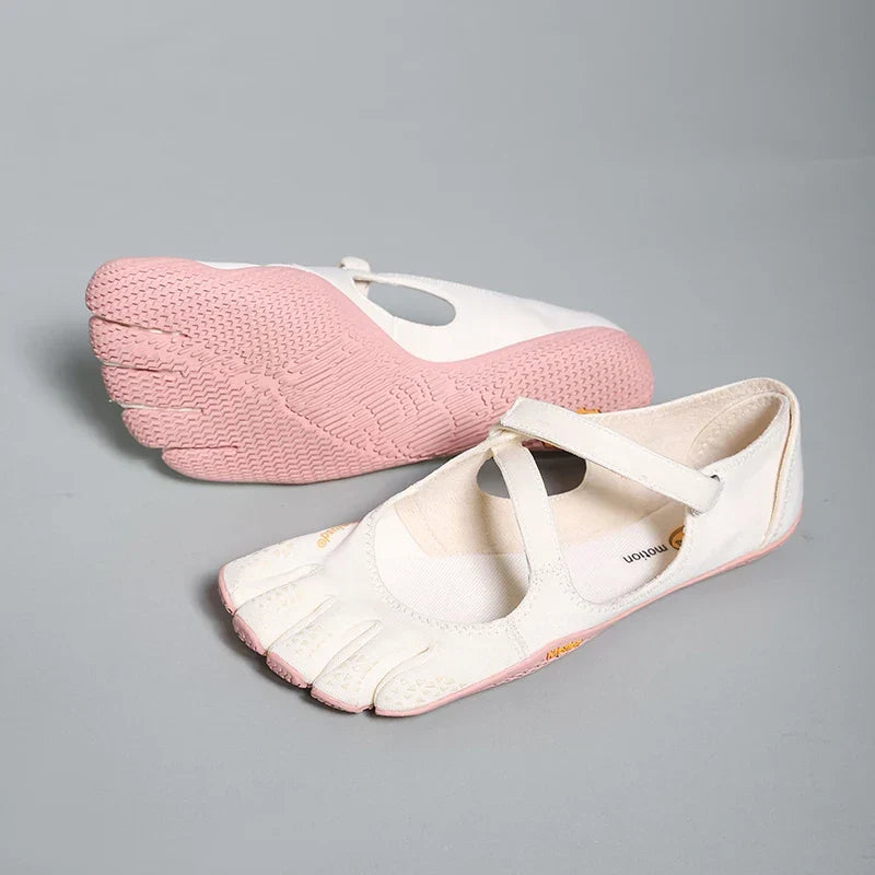 Segmented Fastened Split Treaded Fitted Shoes