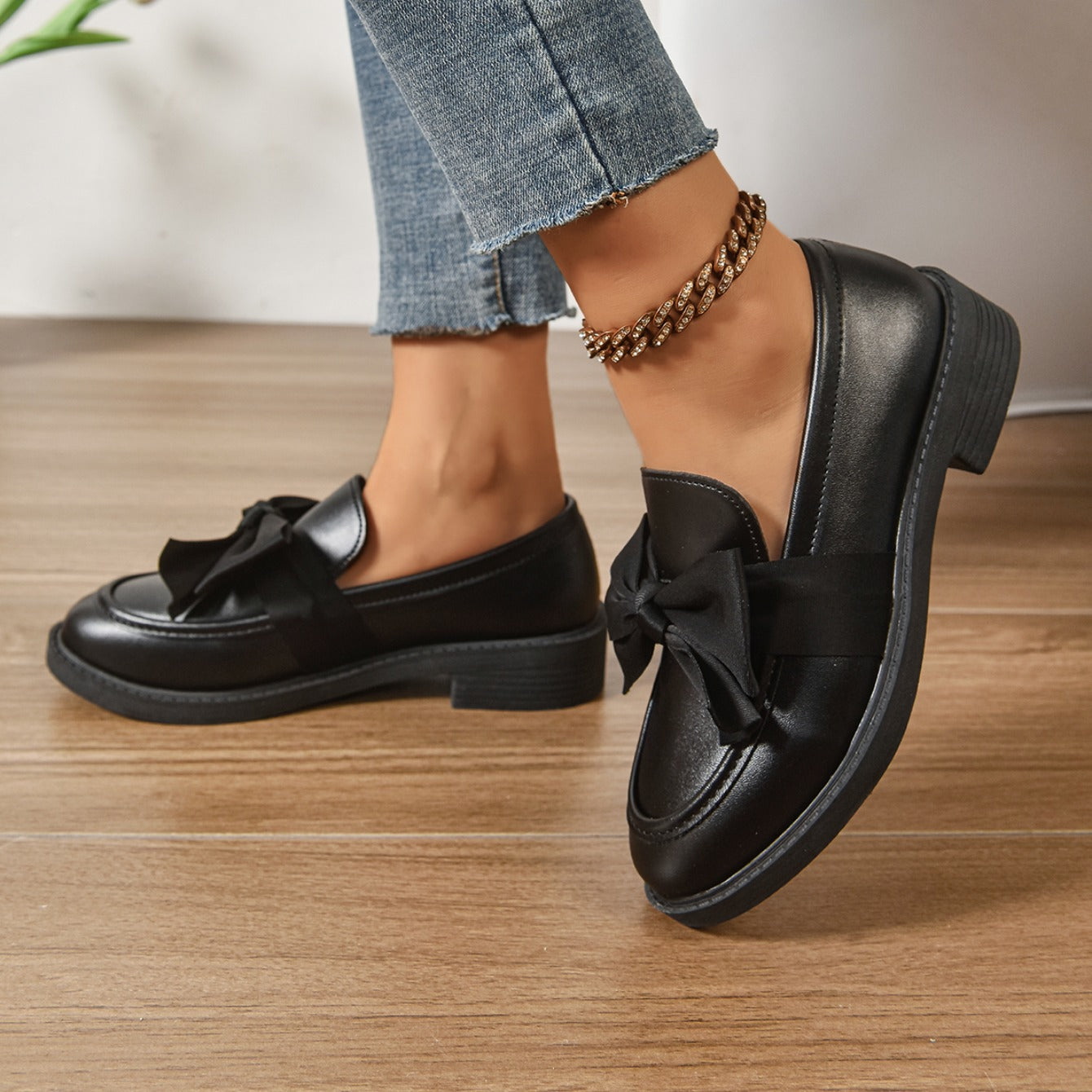 Round Toe Knot Detail Slip On Block Heel Loafers