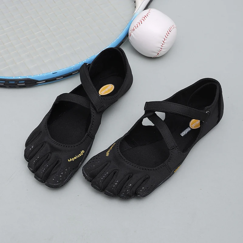 Segmented Fastened Split Treaded Fitted Shoes