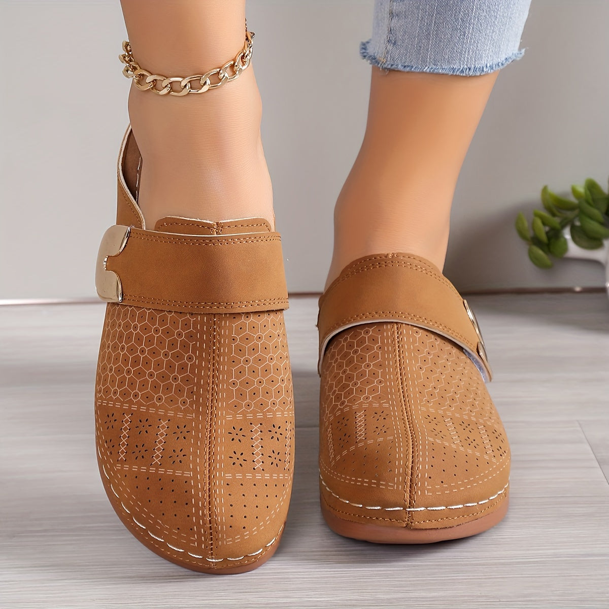 Round Closed Perforated Backless Stitched Buckled Sandals