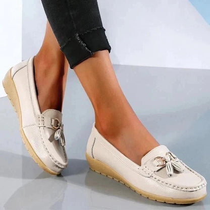Tasseled Stitched Flat Ornamented Round Textured Loafer