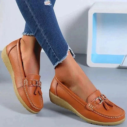 Tasseled Stitched Flat Ornamented Round Textured Loafer