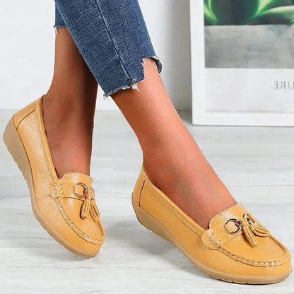 Tasseled Stitched Flat Ornamented Round Textured Loafer